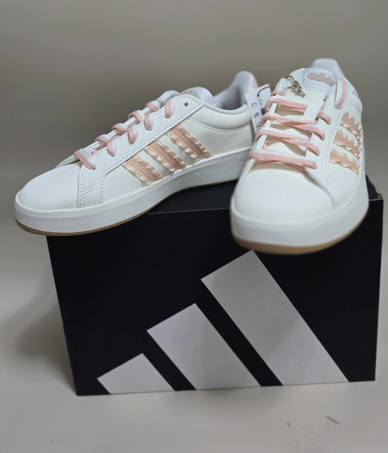 New Adidas Big Kids Grand Court 3.0 sneakers size 4Y