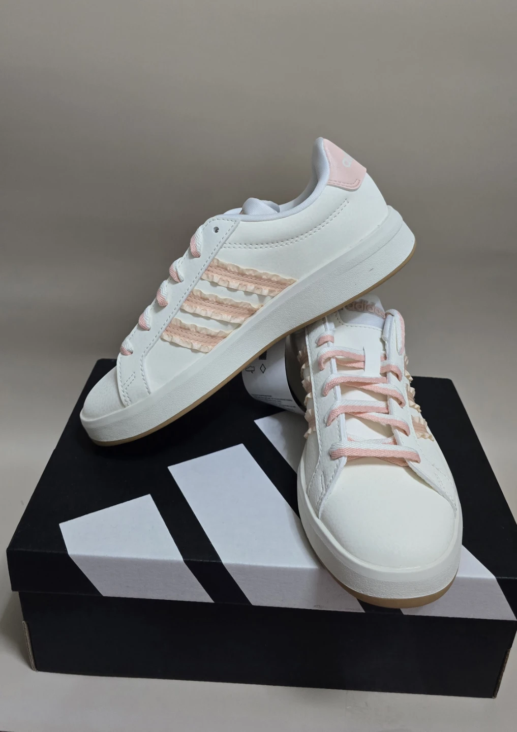 New Adidas Big Kids Grand Court 3.0 sneakers size 4Y - photo 2