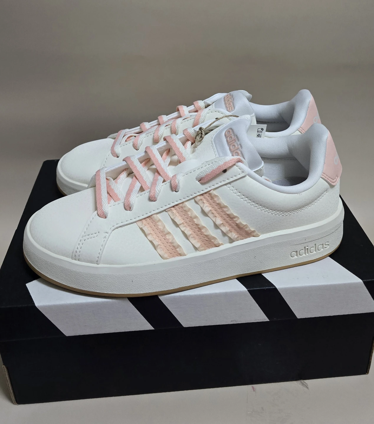 New Adidas Big Kids Grand Court 3.0 sneakers size 4Y - photo 3
