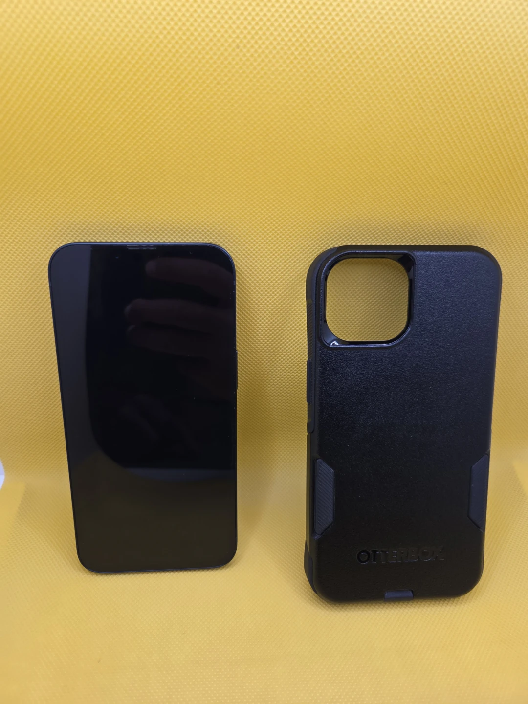 iPhone 13 with Otterbox case and box - photo 2