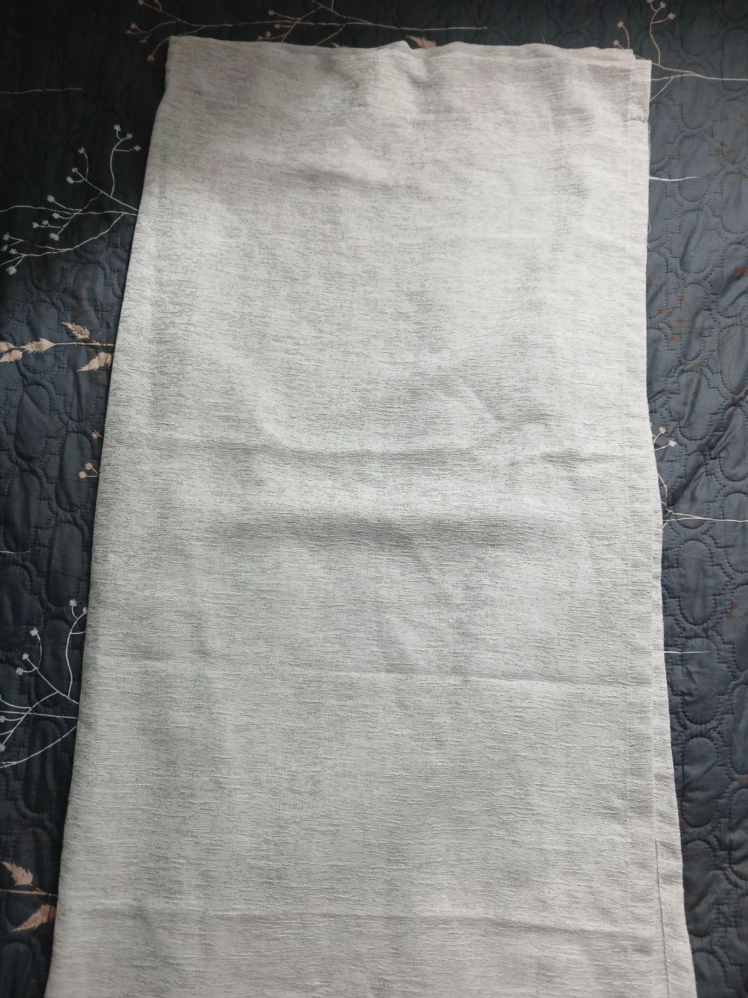 4 pices of  creamy curtains and 2 pices white curtains - photo 2