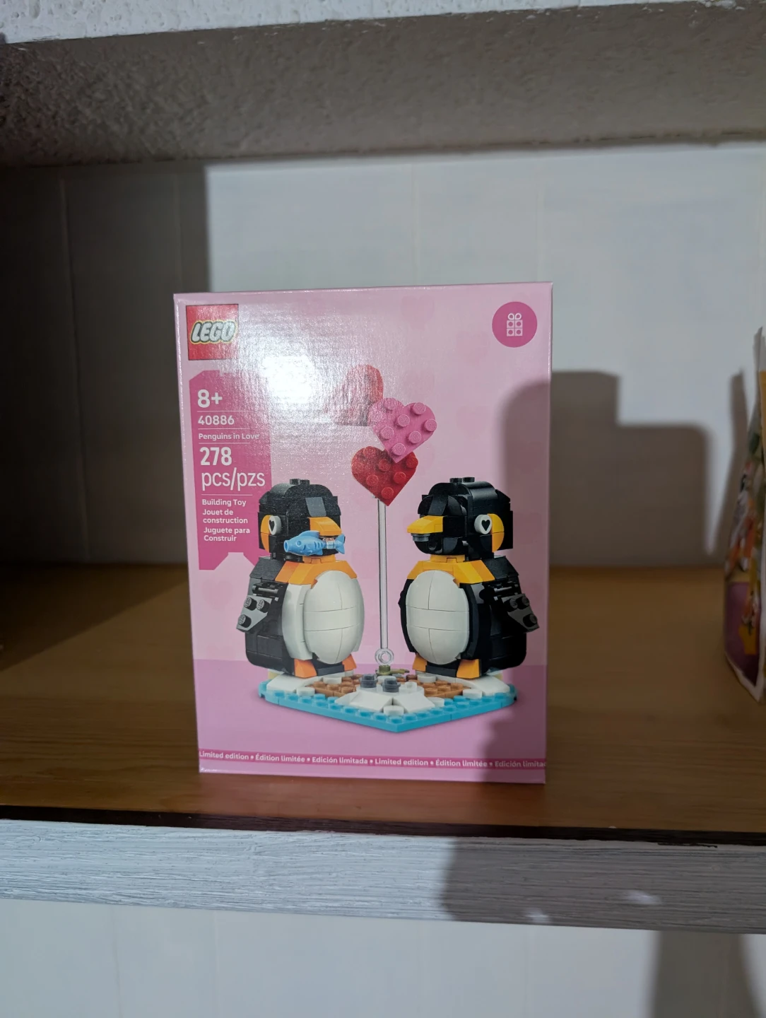BNIB - LEGO Penguins in Love  FACTORY SEALED