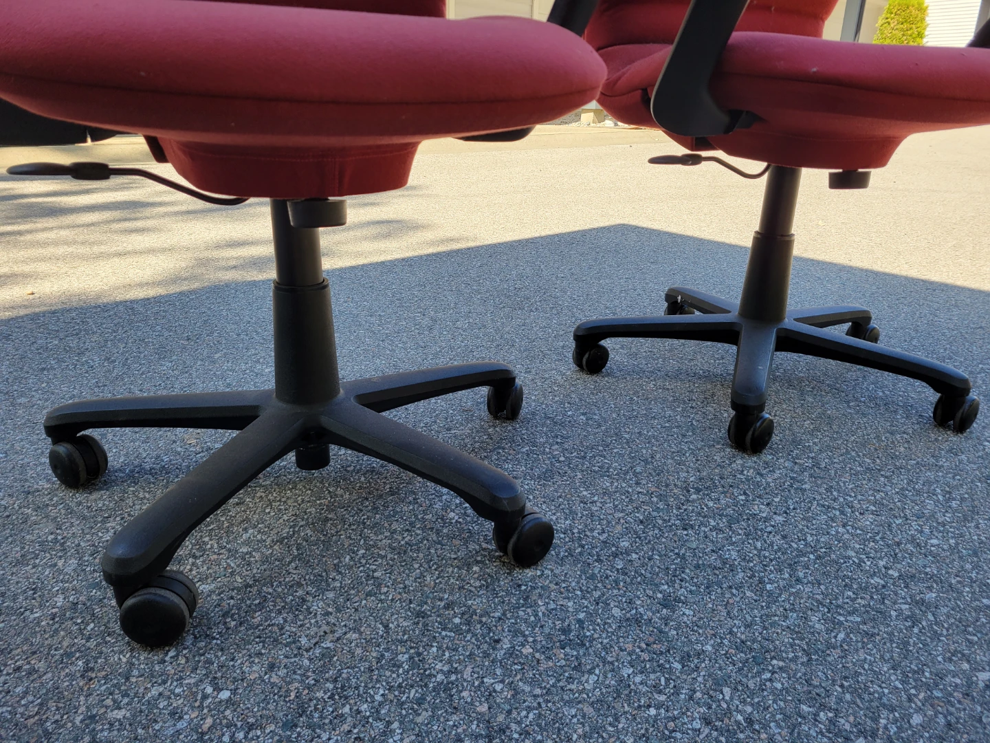 Pair of Red Office Chairs / Computer Chairs. - photo 2