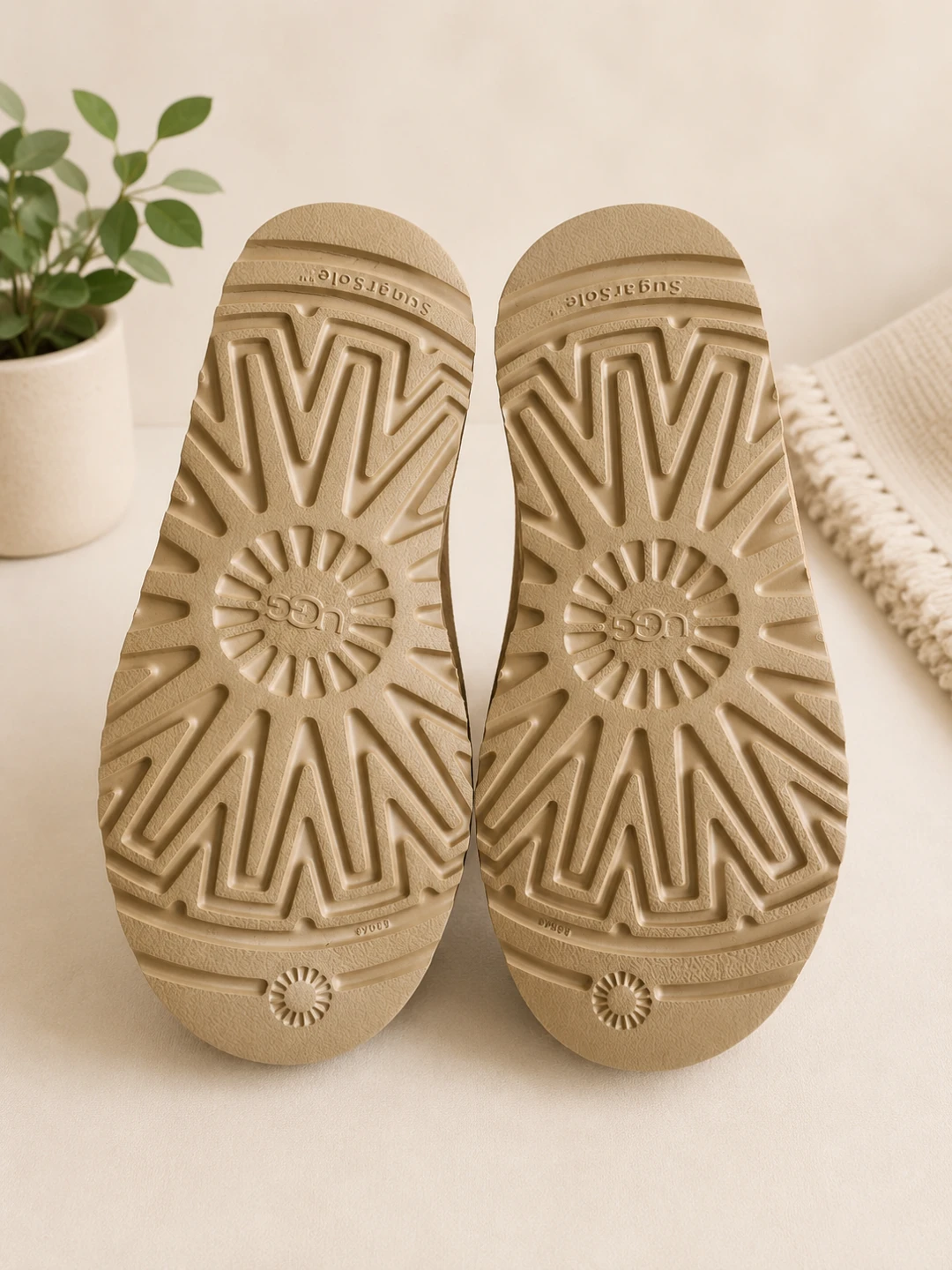 UGG Shearling Lined Slippers - photo 4