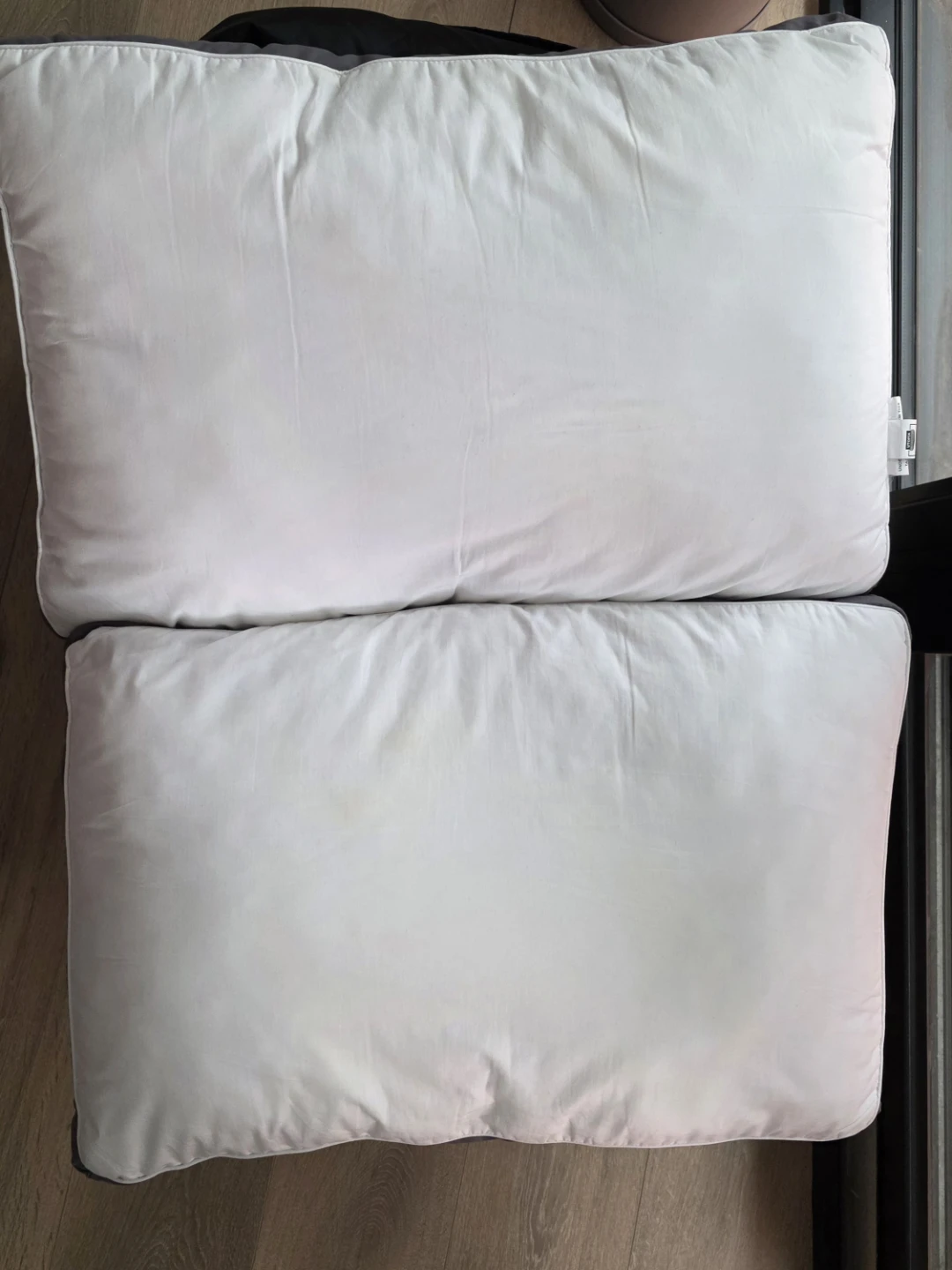Two white pillows - photo 2