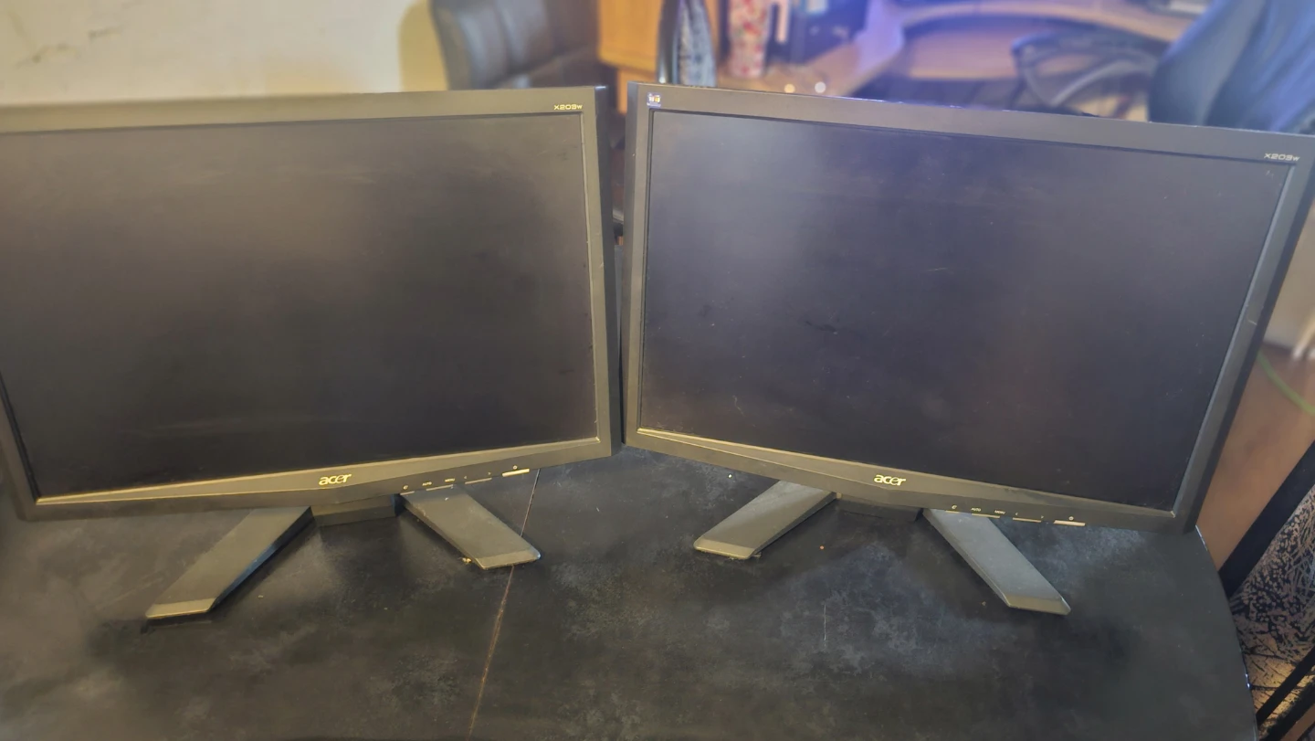 2 x Acer Monitors 22 inch