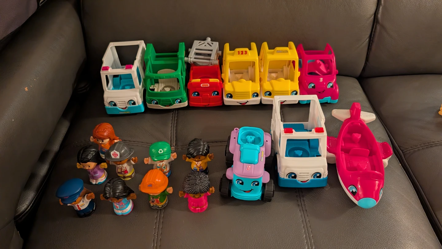 Fisher-Price Little People Playsets and Vehicles - photo 2