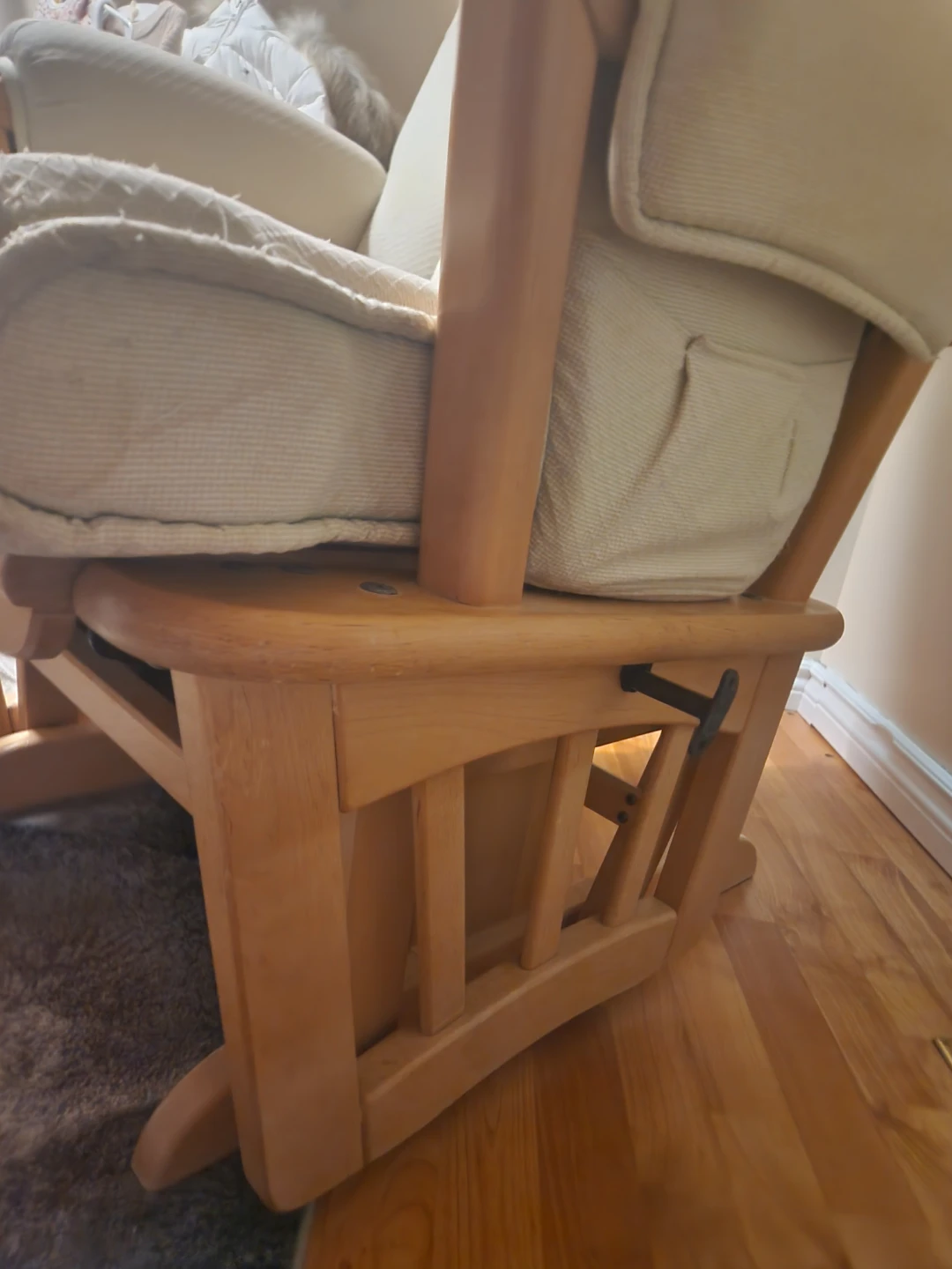 Cream Glider Chair - photo 3