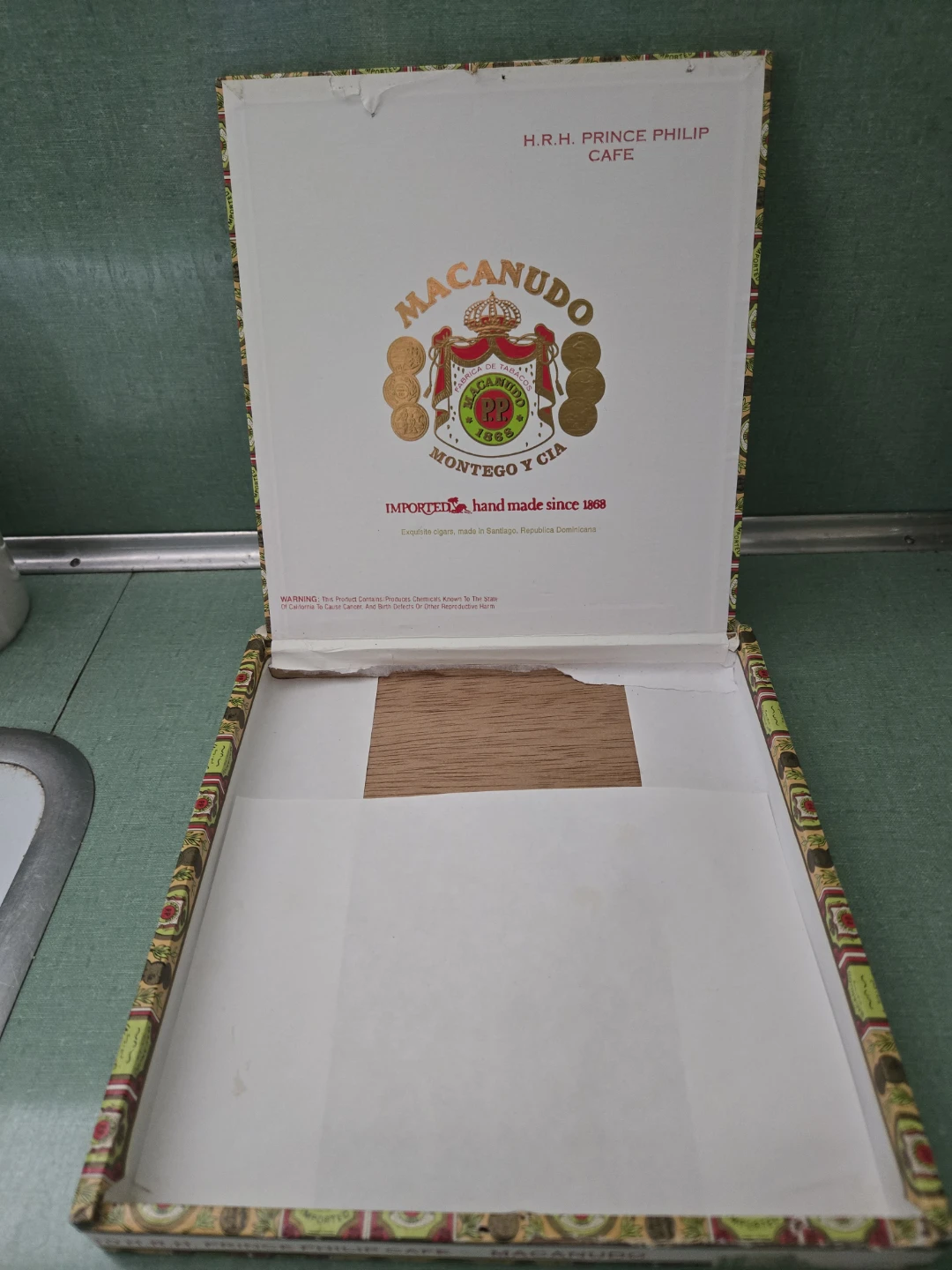 Vintage Macanudo H.R.H. Prince Philip Cafe Empty Cigar Box - photo 4