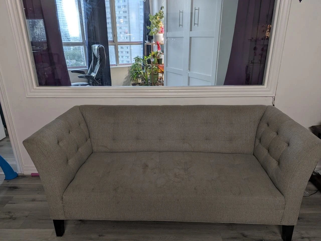 Grey Tufted Loveseat - IKEA - photo 3