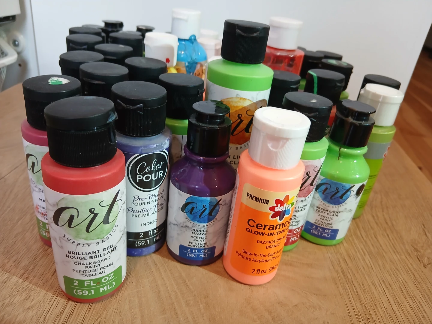 Crafters jackpot! Assorted paint lot for $15 - photo 4