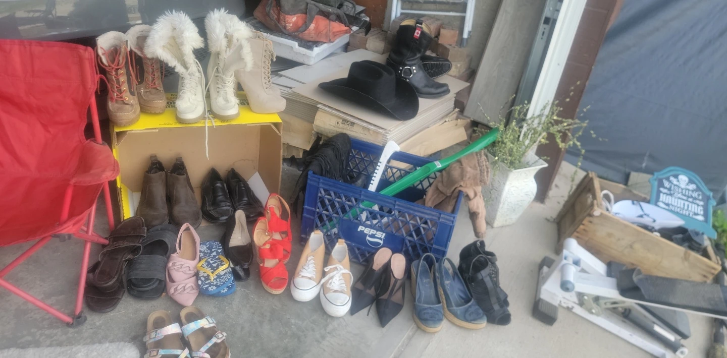 HUGE GARAGE SALE!! - photo 4