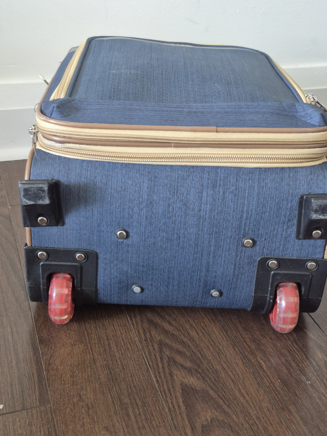 Taha Softcase Expandable Carry-On Luggage - photo 5