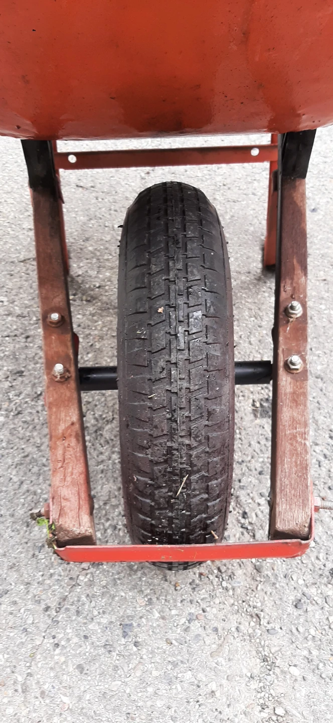 Heavy Duty Metal Red Single Wheelbarrow - photo 3