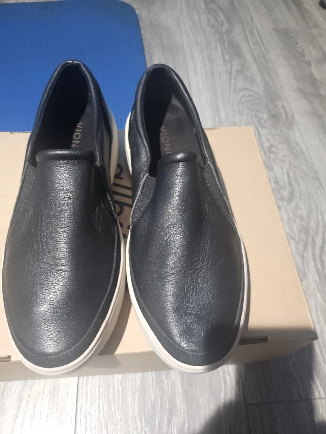 Vionic Kearny Black Leather Slip-On Sneakers Women's Size 9