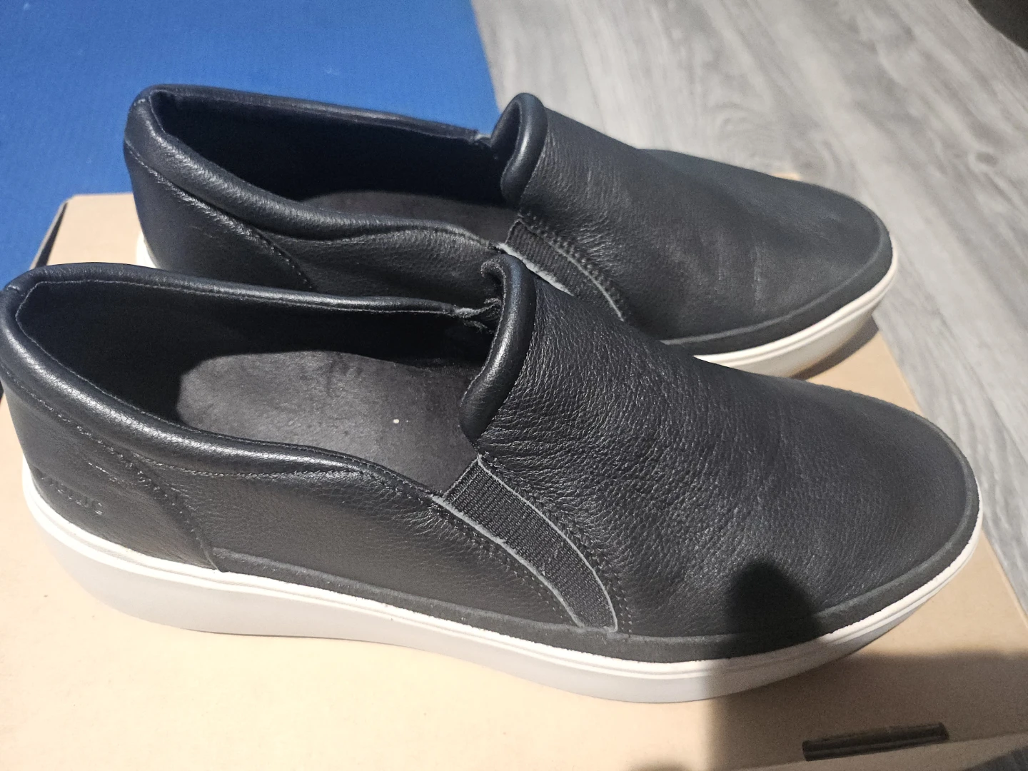 Vionic Kearny Black Leather Slip-On Sneakers Women's Size 9 - photo 2