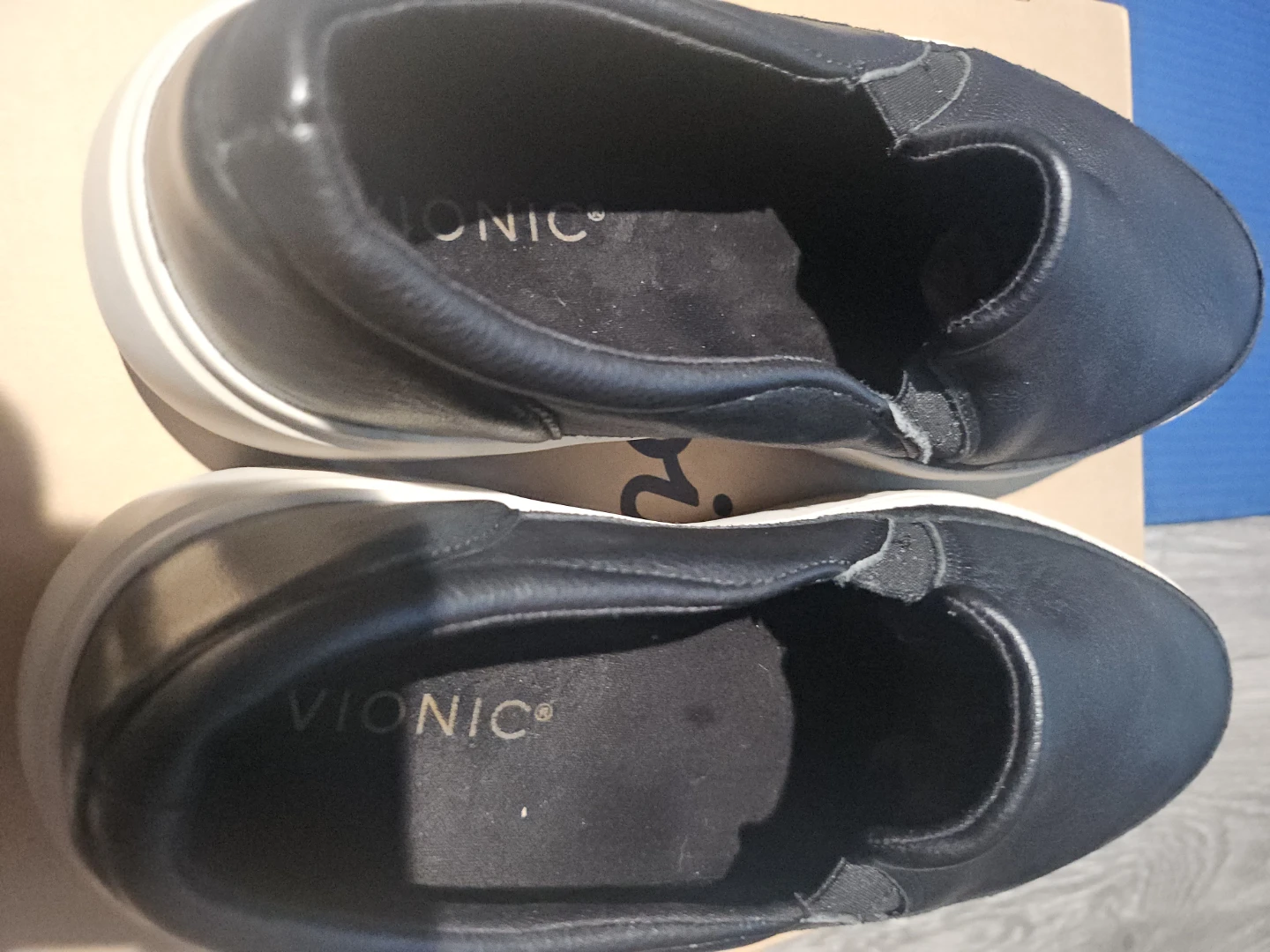 Vionic Kearny Black Leather Slip-On Sneakers Women's Size 9 - photo 3