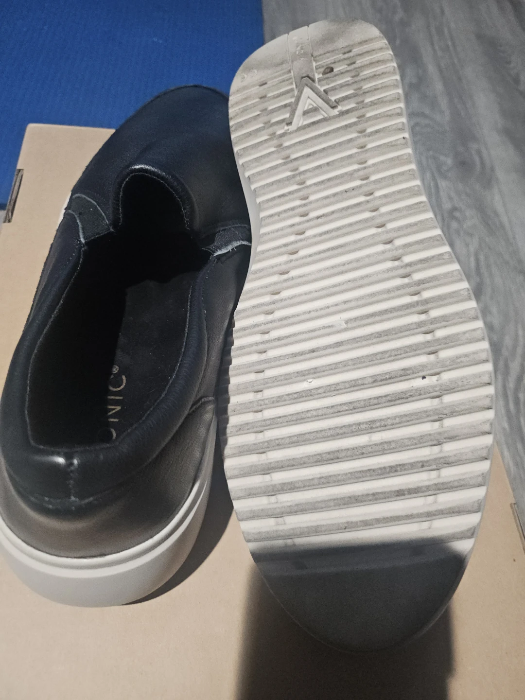 Vionic Kearny Black Leather Slip-On Sneakers Women's Size 9 - photo 4