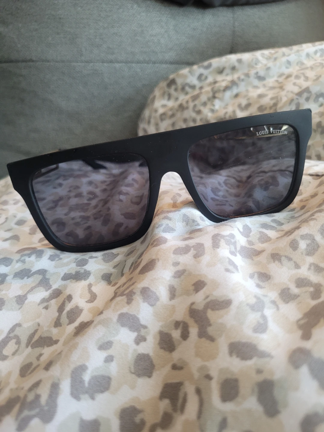 Louis Vuitton Sunglasses Z0128