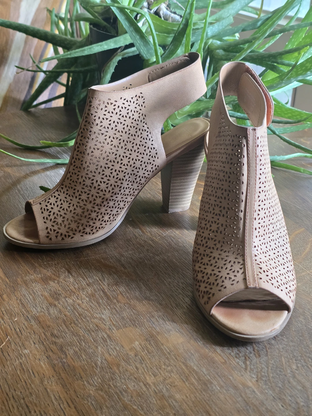 Summer Sandals - 4 inch heel - Size 9 Used