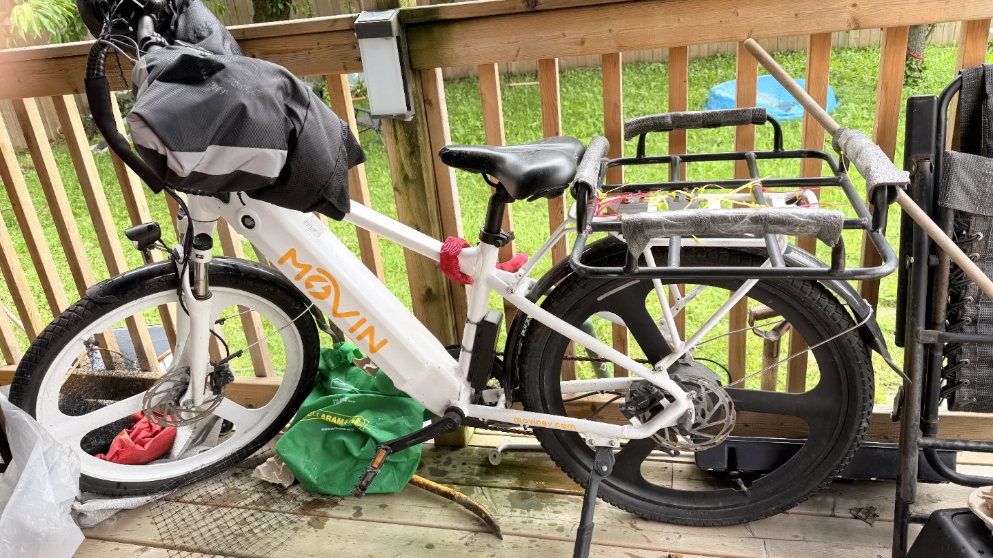 Movin Electric Bike with Delivery Bag.