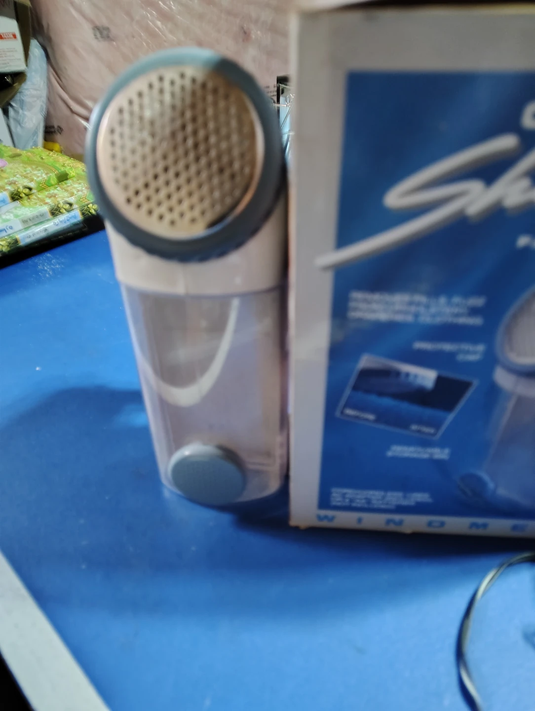 Windmere Clothes Shaver PLUS Fabric Pill Remover - photo 3