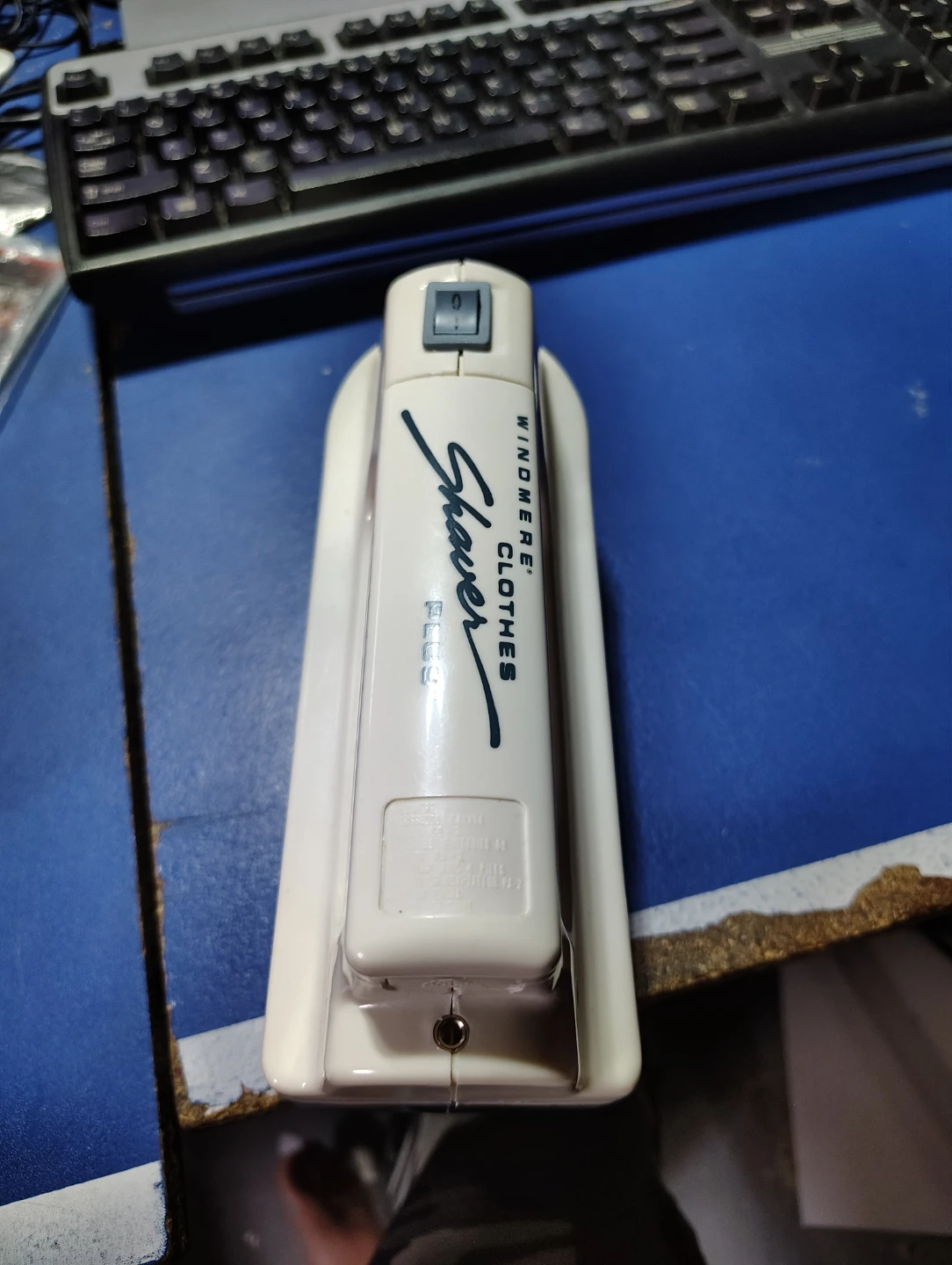 Windmere Clothes Shaver PLUS Fabric Pill Remover - photo 4