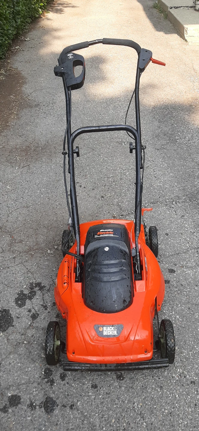 Black & Decker Compact 18" Electric Mulching Lawnmower - photo 2
