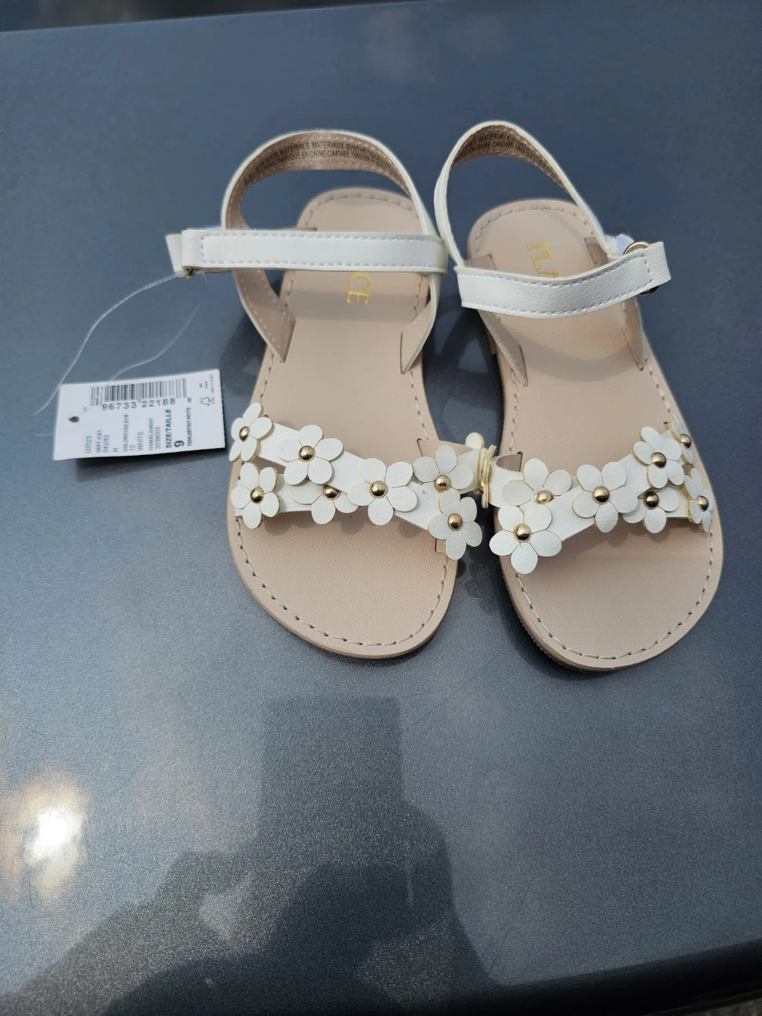 The Children's Place White Flower Sandals Size 9