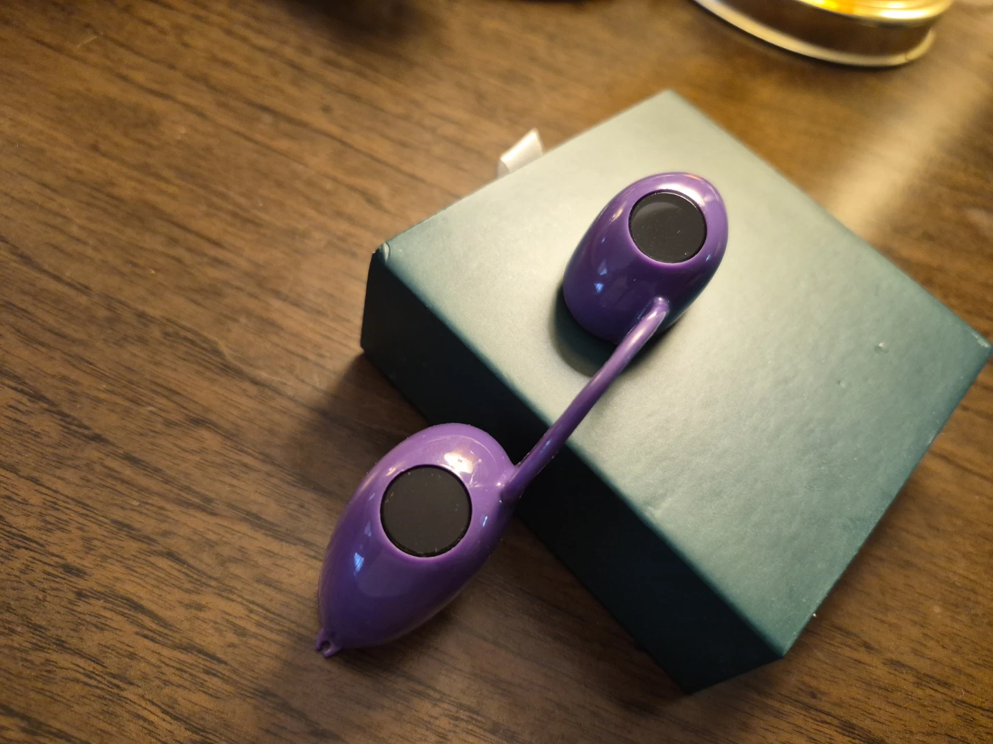 Purple lay down tanning goggles