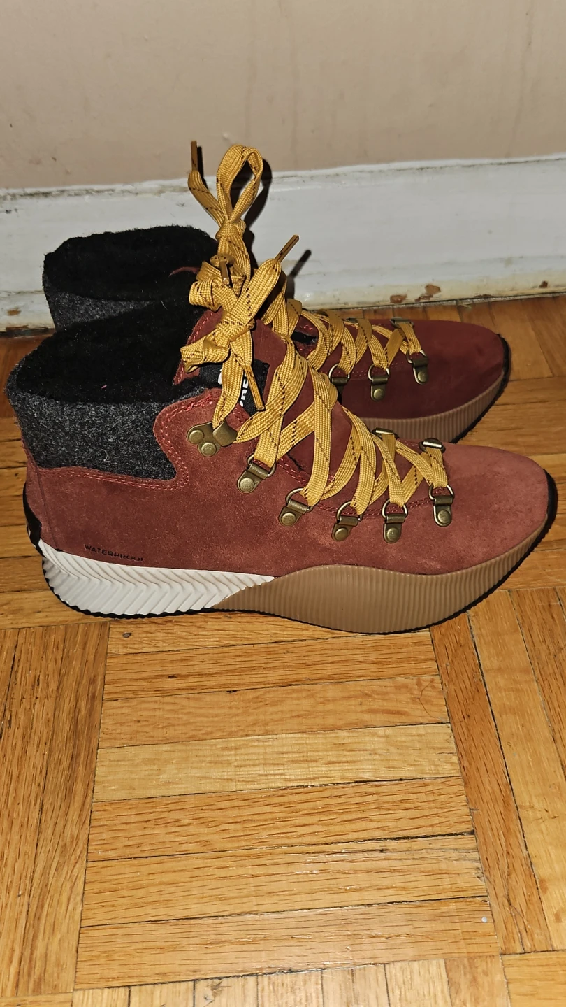 Sorel Waterproof Winter Boots - Size 8 - photo 2