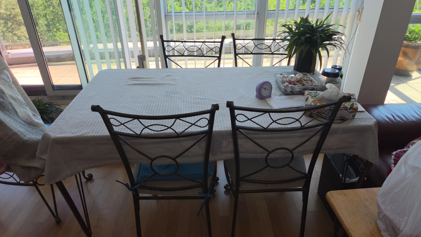 Set of 4 Metal Dining Chairs and table