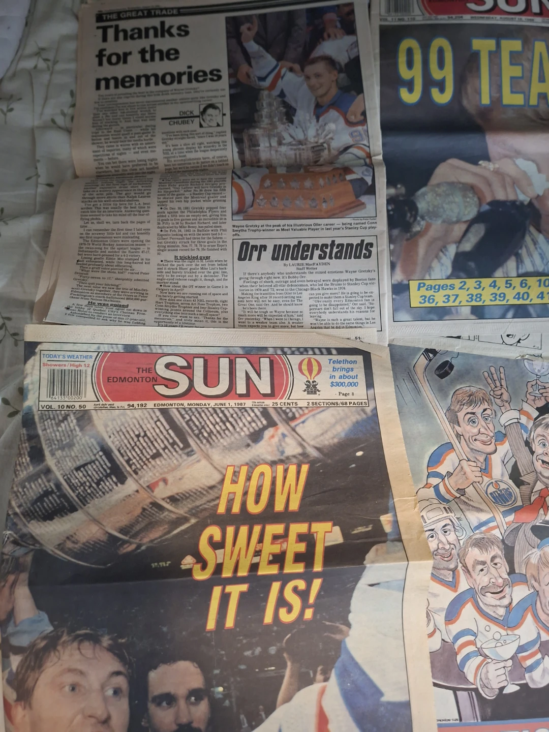 Collection of Edmonton Oilers and Wayne Gretzky Newspapers - photo 2