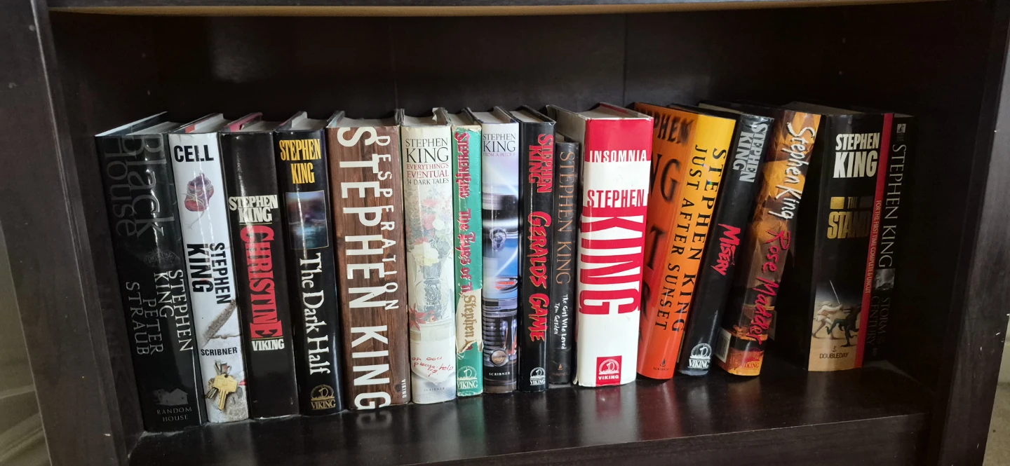 Collection of Stephen King and Dean Koontz Books