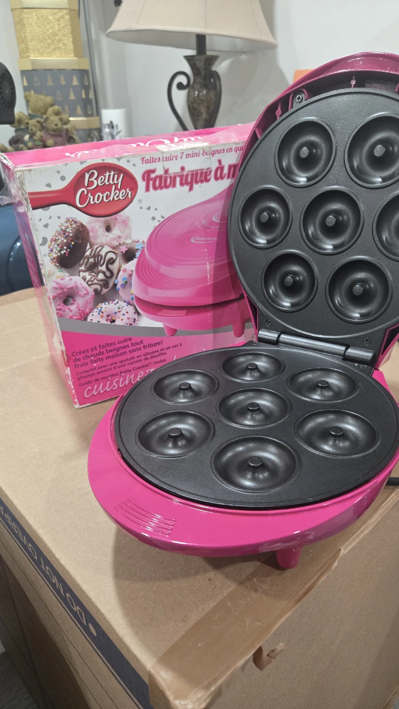 Betty Crocker Pink Mini Donut Maker - photo 3