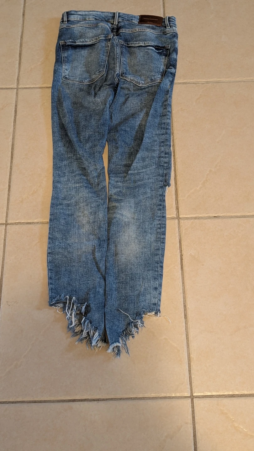 Zara Distressed Mid-Wash Jeans with Raw Frayed Hem - photo 5