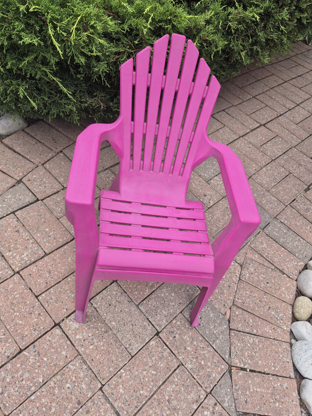Pink Plastic Outdoor Chair - photo 2
