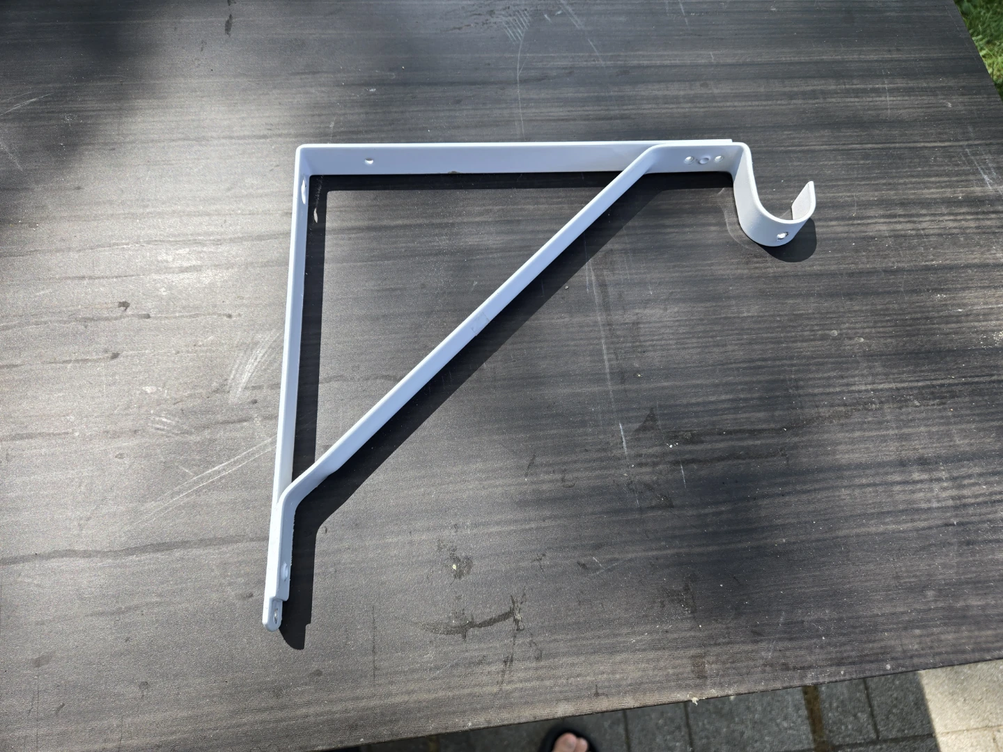 White Metal Shelf Brackets (Set of 12)