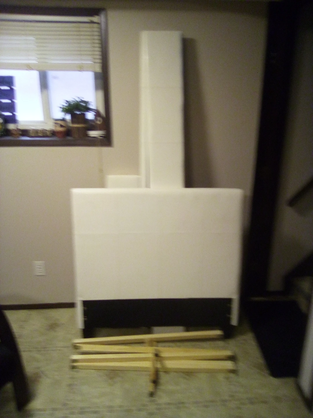 Twin size bedframe from the Brick - photo 2