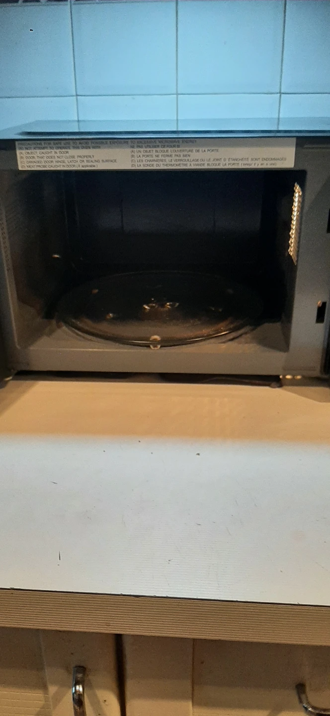 Westinghouse Compact Black Microwave READ DESCRIPTION ON SIZE - photo 2