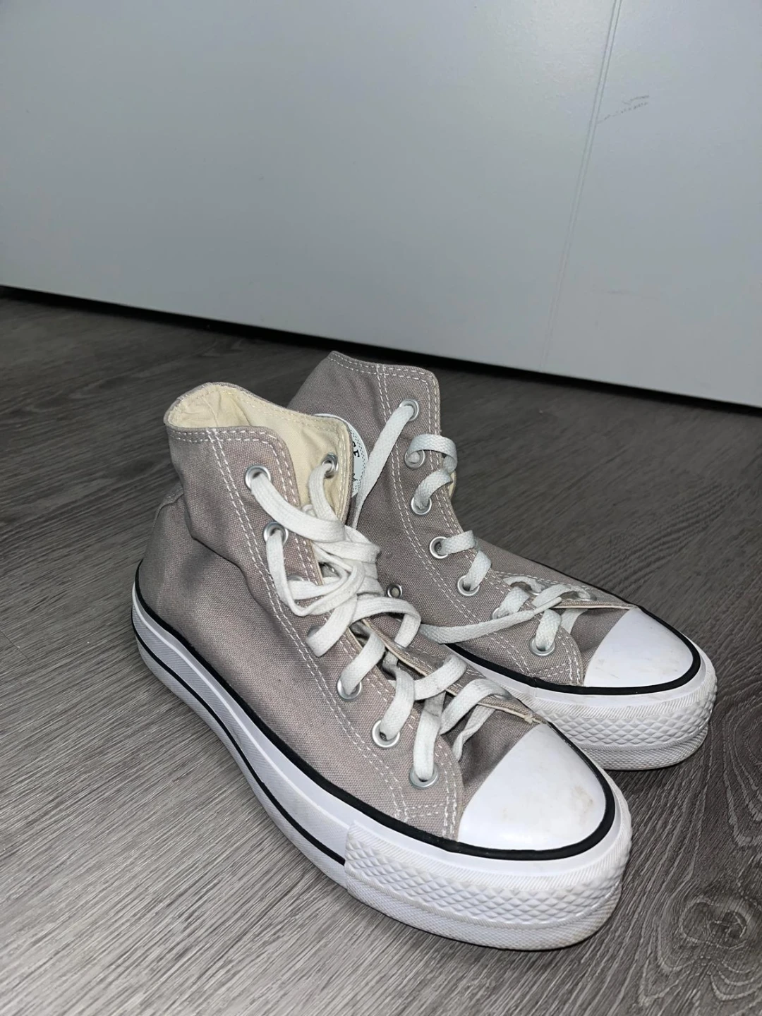 Converse Chuck Taylor All Star High Top Sneakers Grey