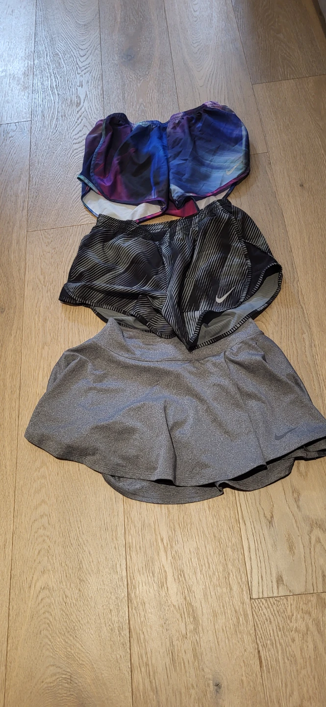 2 Nike Running Shorts XS &  1 Scort XS - photo 2