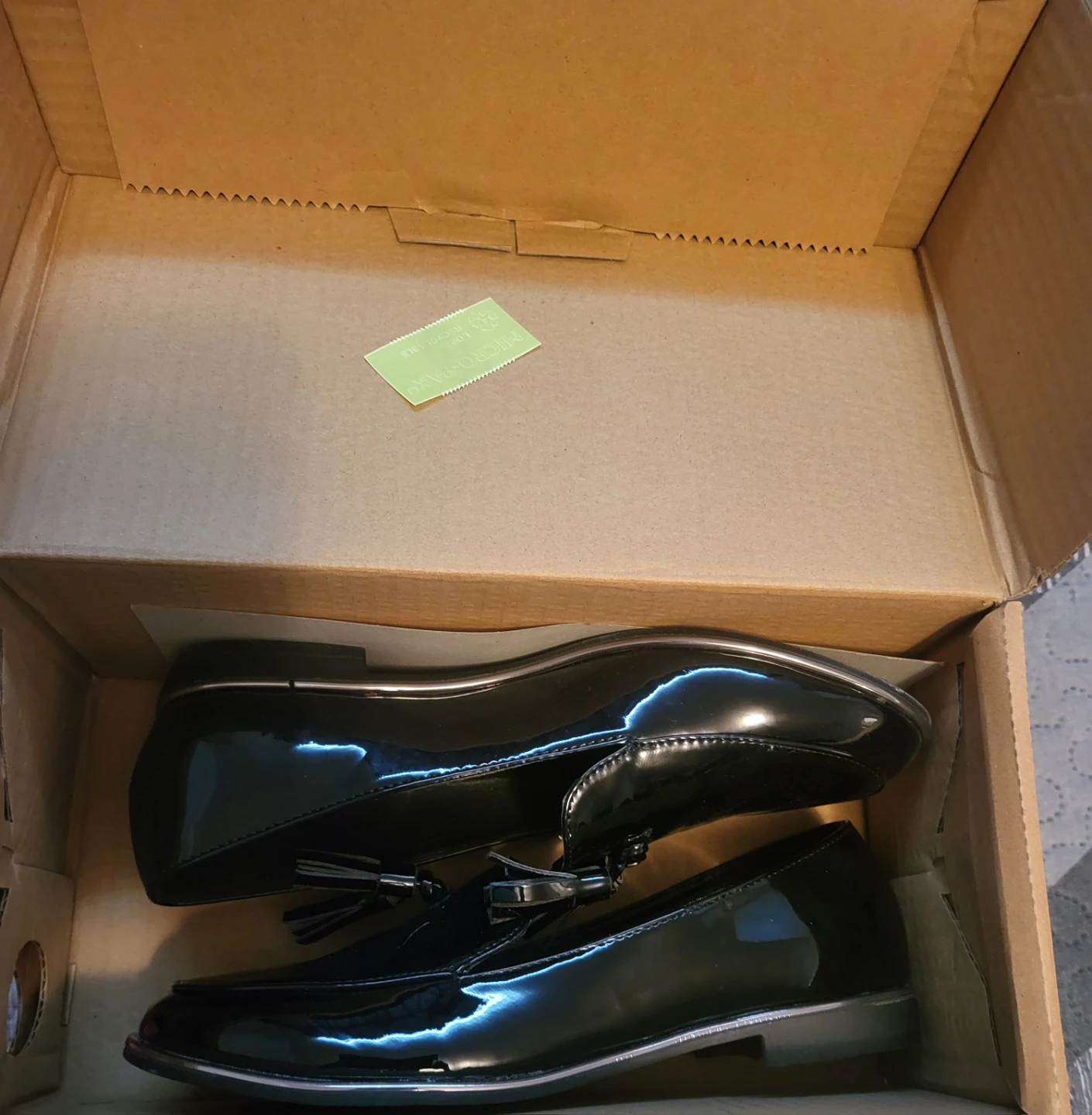 LE CHÂTEAU Black Patent Tassel Loafers - photo 5