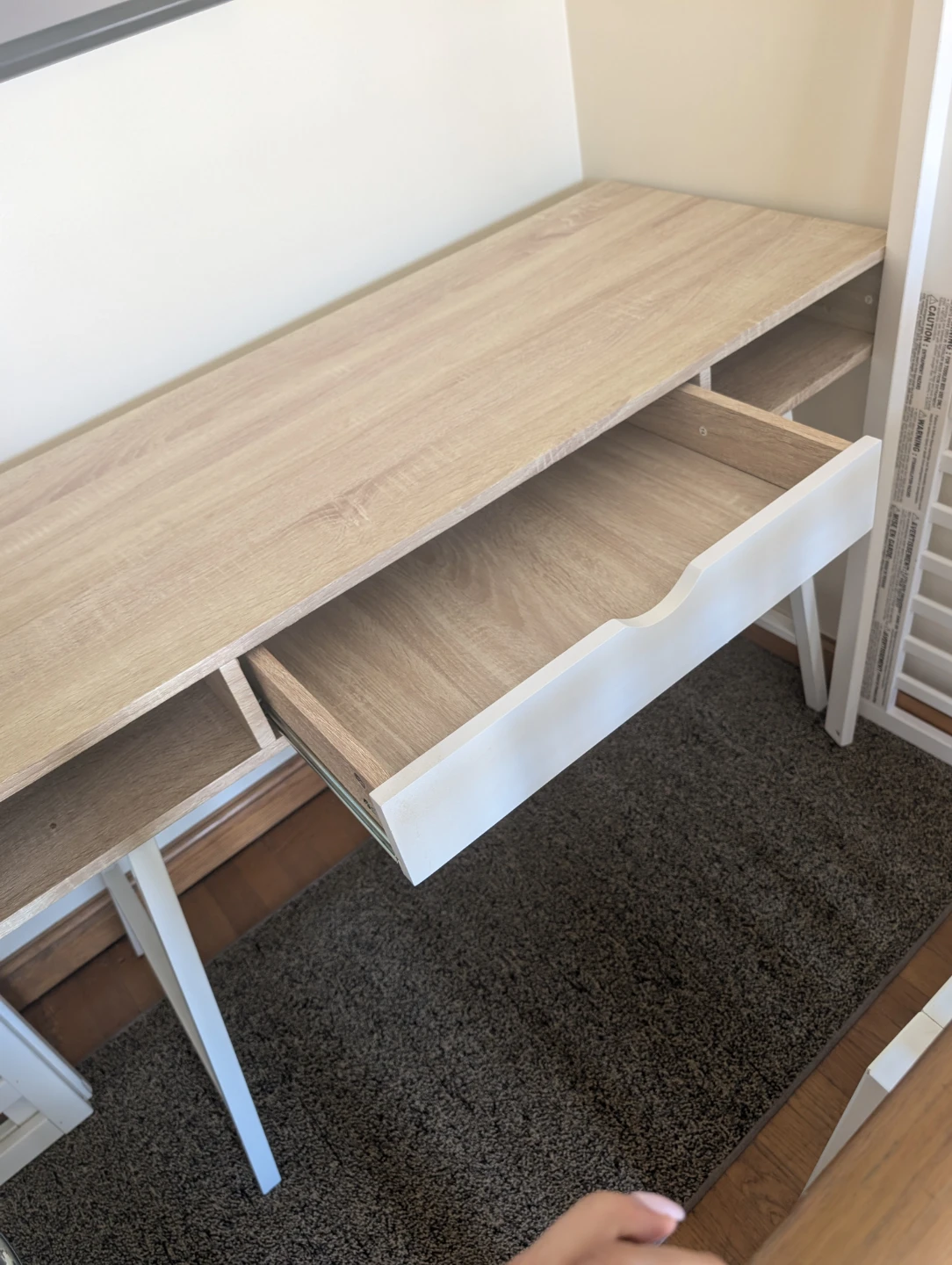 Desk - photo 3