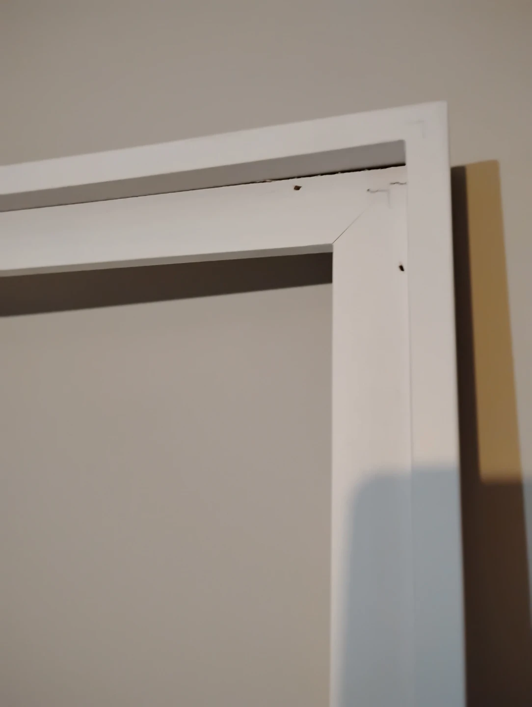 White Picture Frame " floating style" 2x3" feet - photo 3
