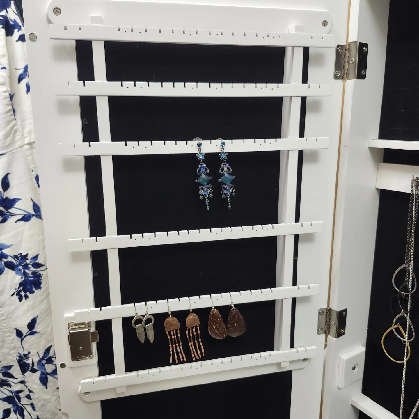 FLOOR MIRRORED JEWELRY CABINET. - photo 3