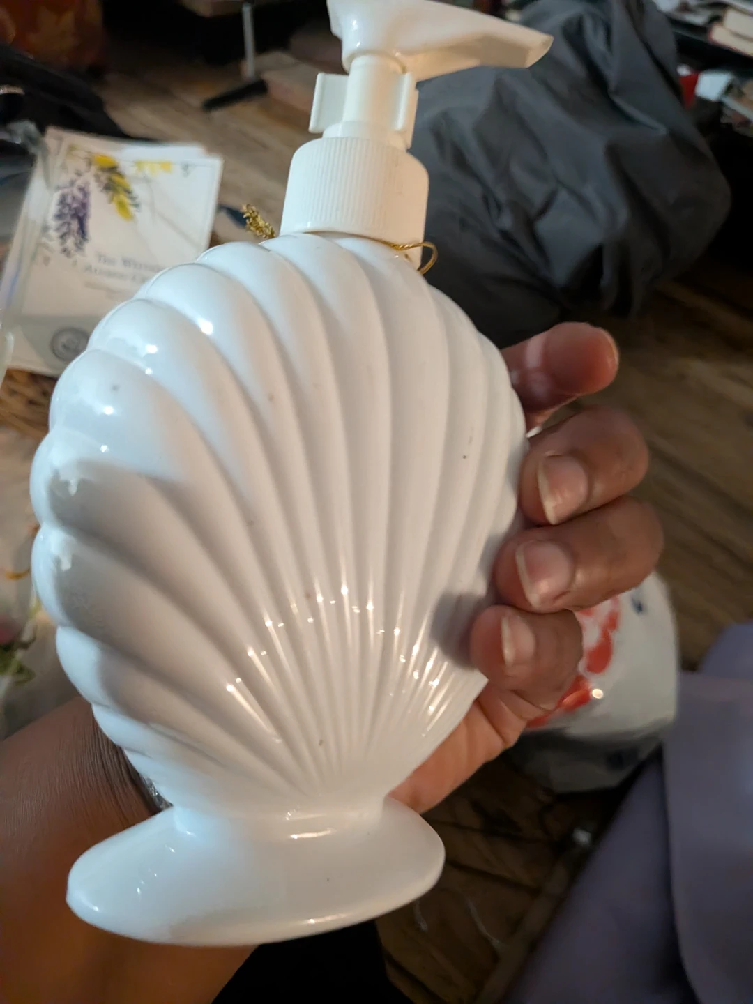 White Seashell Liquid Dispenser - photo 2