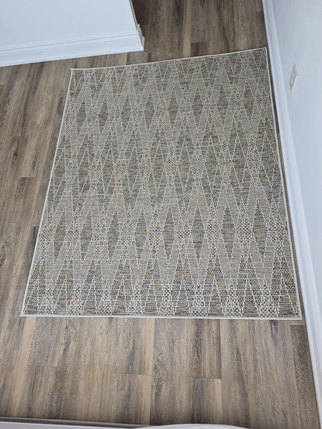 Geometric Diamond Pattern Area Rug - photo 2