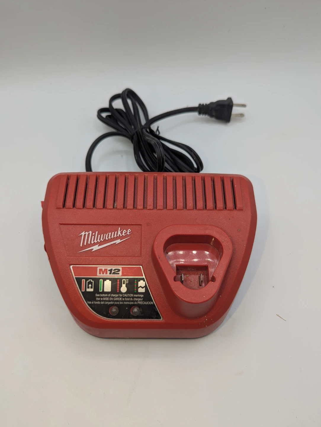 Milwaukee M12 12V Lithium-Ion Battery Charger - photo 3