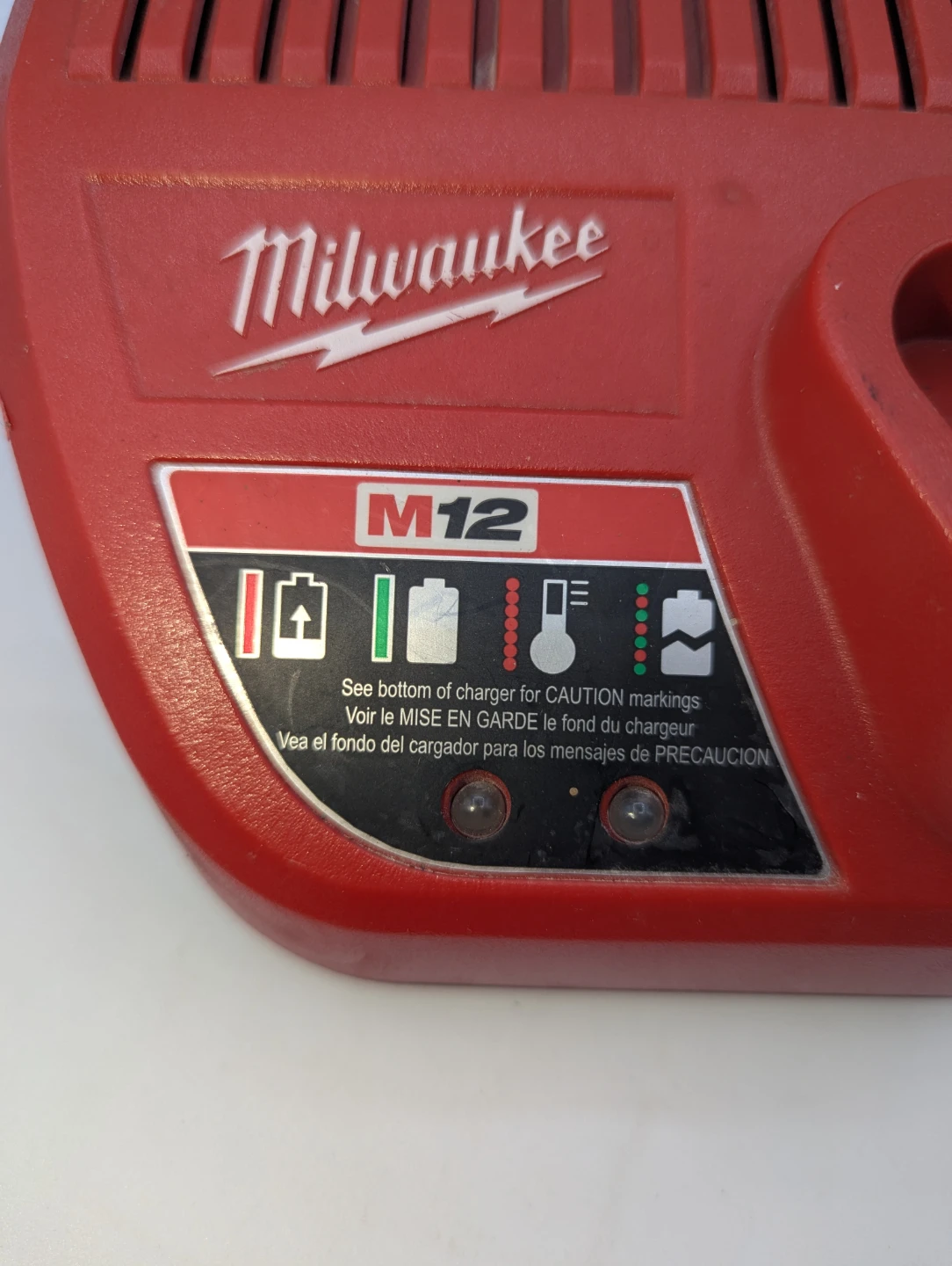 Milwaukee M12 12V Lithium-Ion Battery Charger - photo 4